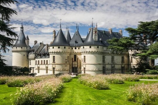 Private Chaumont and Chenonceau Castles visit from Tours