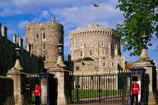 Private One Way or Round Trip Transfer : London to Windsor Castle or LEGOLAND