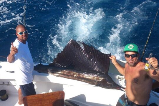 Fishing in luxury boat 6hrs