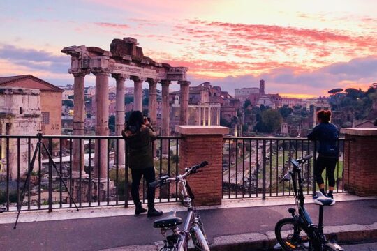 Sunrise in Rome: Small-Group E-Bike tour with Italian Breakfast
