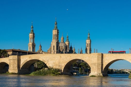 Private Transfer From Barcelona To Zaragoza With a 2 Hour Stop