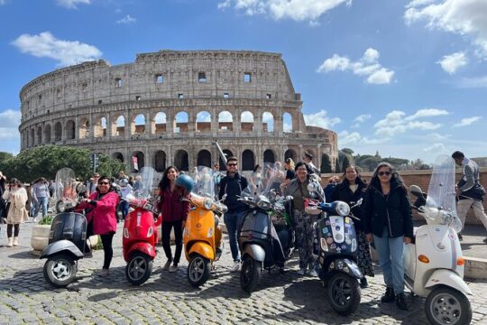 Vespa scooter Tour in Rome with Pick up and Drop off