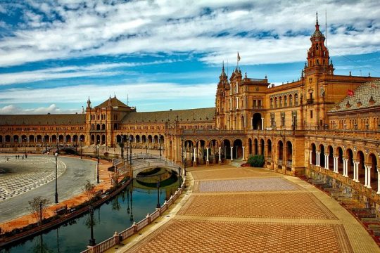 Private tour of Photography at best locations in Seville with a local