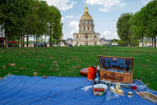 Parisian Picnic Escape: Cheese & Wine Tasting