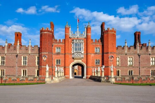 Hampton Court Palace Private Tour from London
