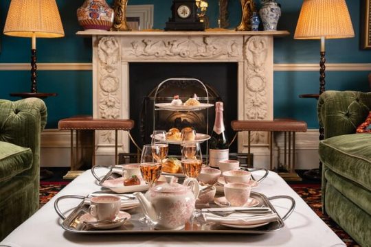 Royal neighbourhoods walk with luxury afternoon tea