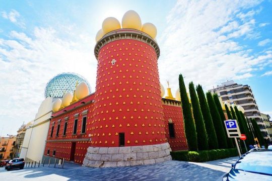 Private Dalí Museum and Tour from Barcelona