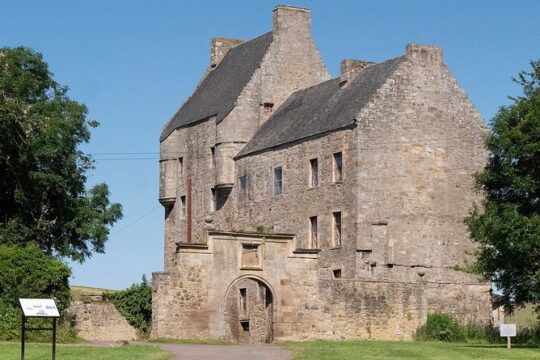 Five Scottish castles tour - visit five Outlander locations