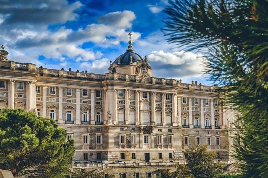 Private Madrid Walking Tour with Royal Palace tickets