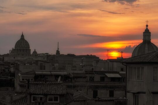 Sunset in Rome Sightseeing and Piazzas with appetizer