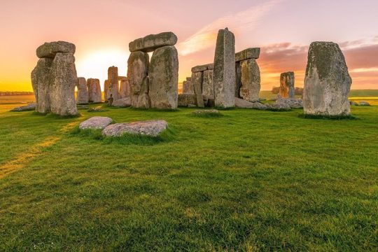 Private Tour to Stonehenge and Highclere Castle (Downton Abbey)