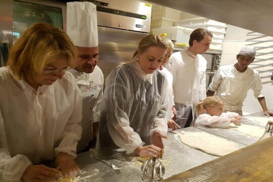 Rome: Small-Group Cooking Class with Wine and Market Tour