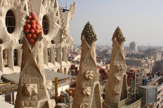 Sagrada Familia and Barcelona Highlights: Private Guided 4-Hour Driving Tour