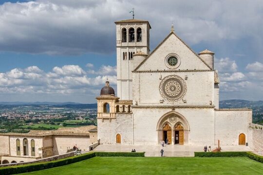 Assisi Fullday from Rome with Papal Blessing on Parchment and Lunch Included
