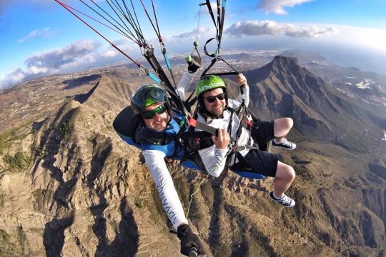 SILVER 1000m paragliding tandem flight above South Tenerife