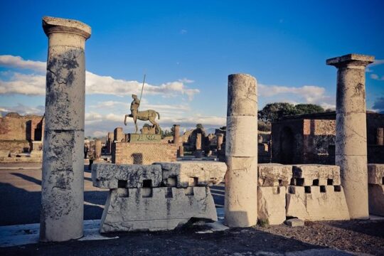 Pompeii Ruins & Mt.Vesuvius with Lunch & Wine Tasting from Rome