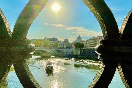 Rome Tiber River Cruise and Top Food Tasting with Wine Pairing