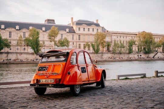 1.5 Hour Private Tour in Paris in a Classic Citroën