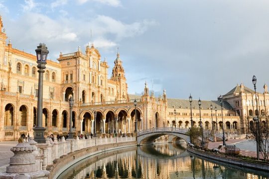 Touristic highlights of Seville on a Private full day tour with a local