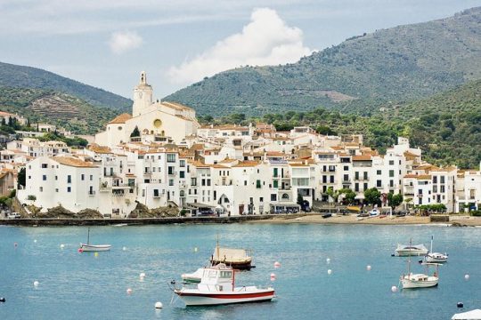 Private tour of Dali Museum in Figueras and Cadaques from Barcelona with pick up