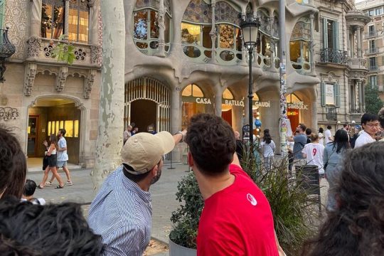 Barcelona, Gaudi, Tapa & Drink: Iconic Spanish Architecture