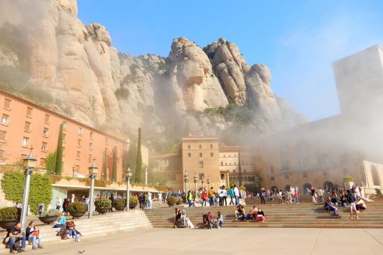 Montserrat Day Trip with Lunch and Wine Tasting from Barcelona