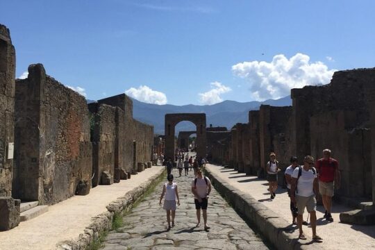Tour in ancient city of Pompei from Rome