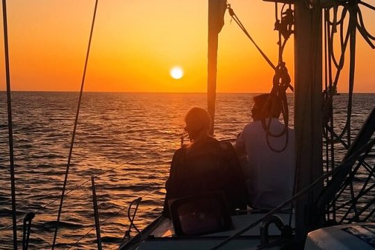 Ibiza sunset boat trip with appetizers and champagne, 6 guests