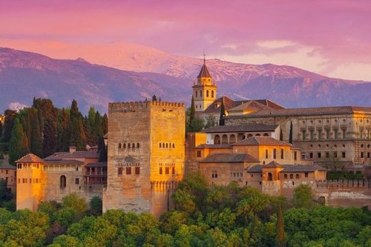 Granada Tour with Alhambra Skip The Line & Pickup from Malaga