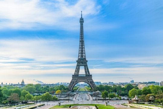 Paris Small Group Tour Including Champagne Lunch on the Eiffel Tower from London