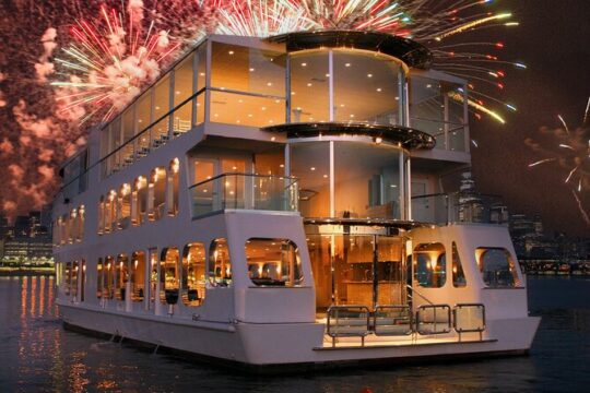 NYC July 4th Fireworks on a Luxury Yacht with Open Bar and Dinner