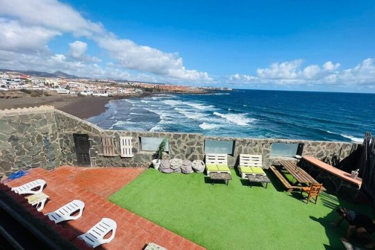 7-Day Surf Camp Beachfront House and Lessons in Gran Canaria