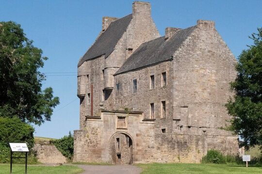 Outlander four location tour - Private tour of Lallybroch and Outlander castles
