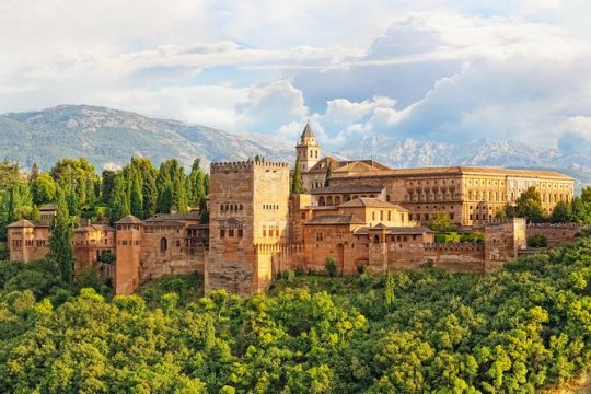 Alhambra with Nazaries Palaces Skip the Line Tour from Seville