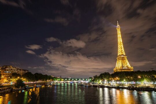 Full-Day Tour to Eiffel Tower with Seine River Dinner Cruise and Saint Germain