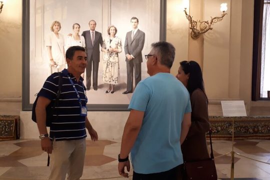 Guided visit Royal Palace Madrid without queues and 8 people per group