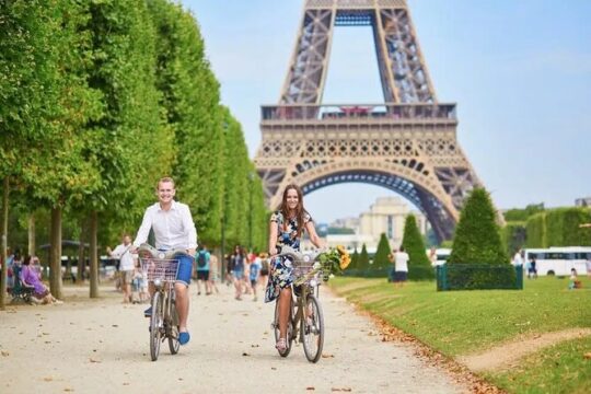 Best of Paris by Bike with a Local