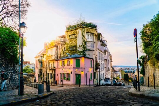 Paris: Uncover the secrets of Montmartre small-group with a guide