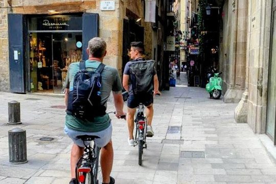 Private Barcelona bicycle tour: 6 neighbourhoods + food