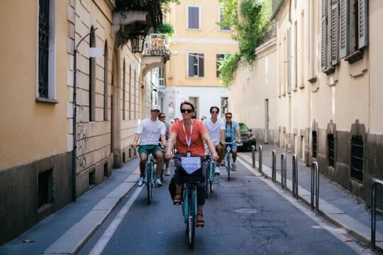 Highlights and hidden gems of Milan Bike Tour