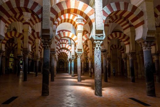 Guided tour of the monumental Córdoba on Sunday (Judería, Alcázar, Mezquita)