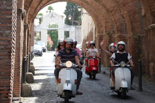 3-Hour Rome Small-Group Sightseeing Tour by Vespa