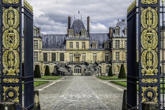 Tour of Chateaux of Fontainebleau and Vaux le Vicomte from Paris