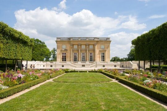 Versailles Palace Best of Estate Private Day Tour with Lunch & Queen's Hamlet