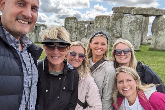 Private Transfer from Southampton to London with Stonehenge Stop