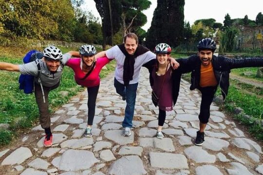 Appian Way E-bike Tour with Gourmet Picnic and Catacombs