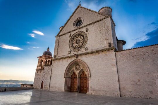 Tuscany & Assisi Small Group Day Trip from Rome with Wine Tasting