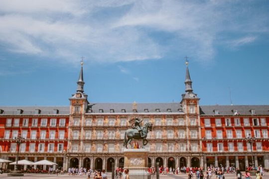 Royal Palace, Old Town and Poets District Madrid Tour