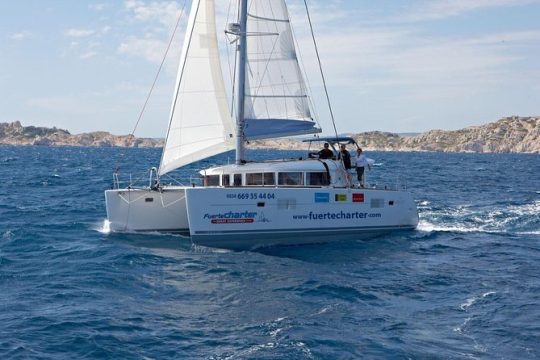Private Catamaran trips to Lobos Island in Lagoon 400