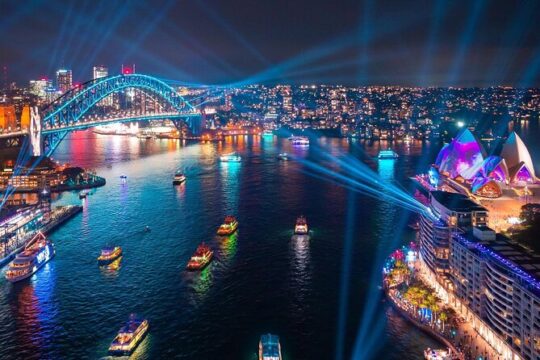 Vivid Lights Festival Pizza Cruise Tour in Vivid Sydney
